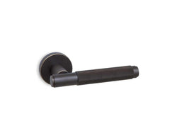 זוג ידיות לדלת 1745 + כפתור תפוס פנוי - גימור Gun Metal | נ-19,34,23,22,21,20,1,9