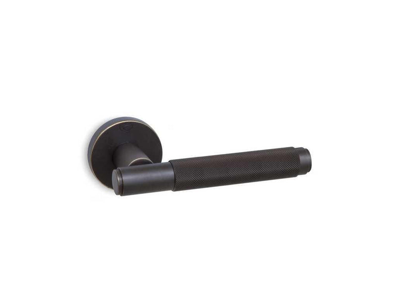זוג ידיות לדלת 1745 + כפתור תפוס פנוי - גימור Gun Metal | נ-19,34,23,22,21,20,1,9